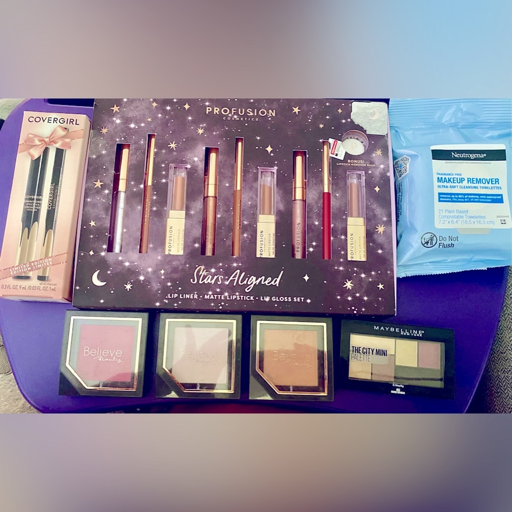 NWT Ultimate Makeup Set (15+)